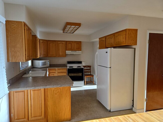 Building Photo - 119 E Circle Dr