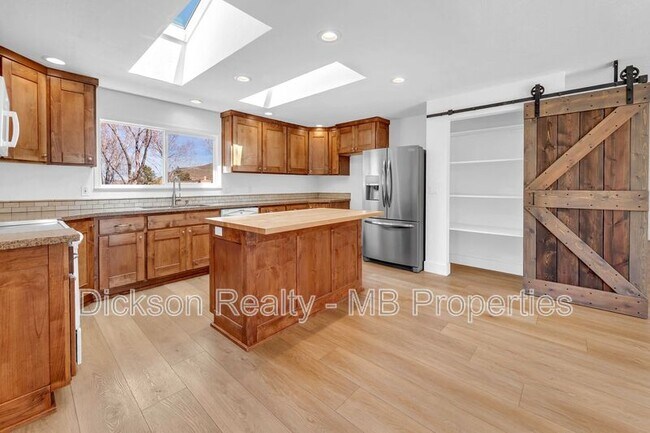 Building Photo - 7245 Pembroke Dr