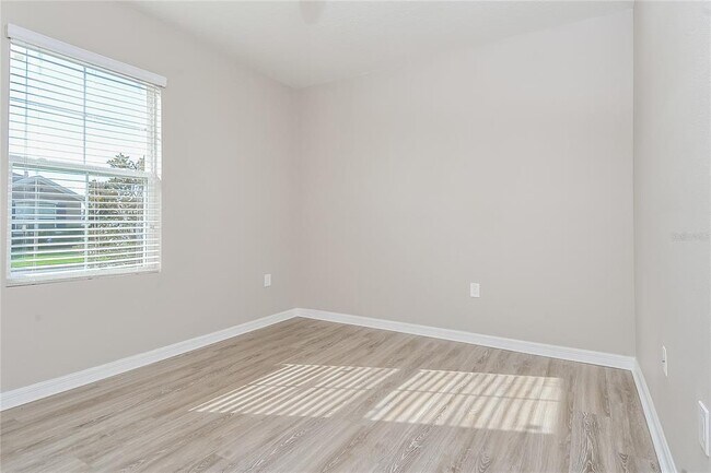 Building Photo - 2037 Van Buren Loop