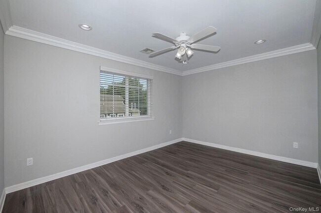 Building Photo - 3705 Townehouse Dr