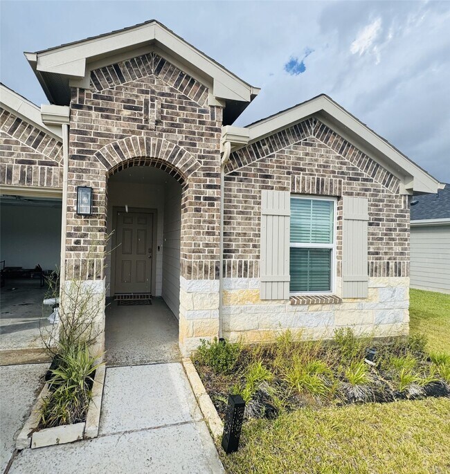 Building Photo - 31726 Sutton Mdws Ln
