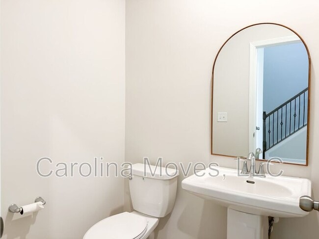 Building Photo - 19 Fennec Dr