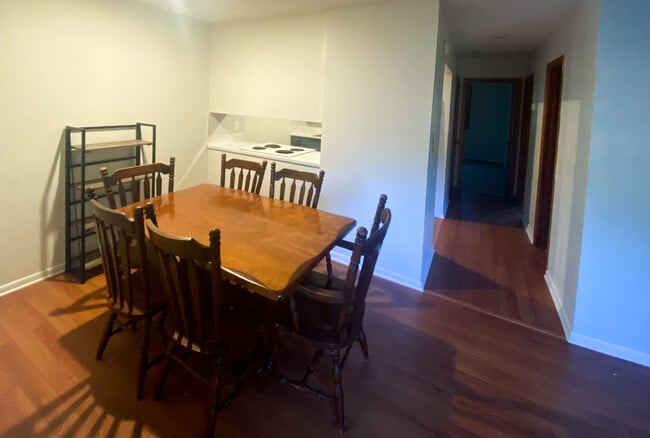 Dining Area - 2233 Woodland Shores Rd