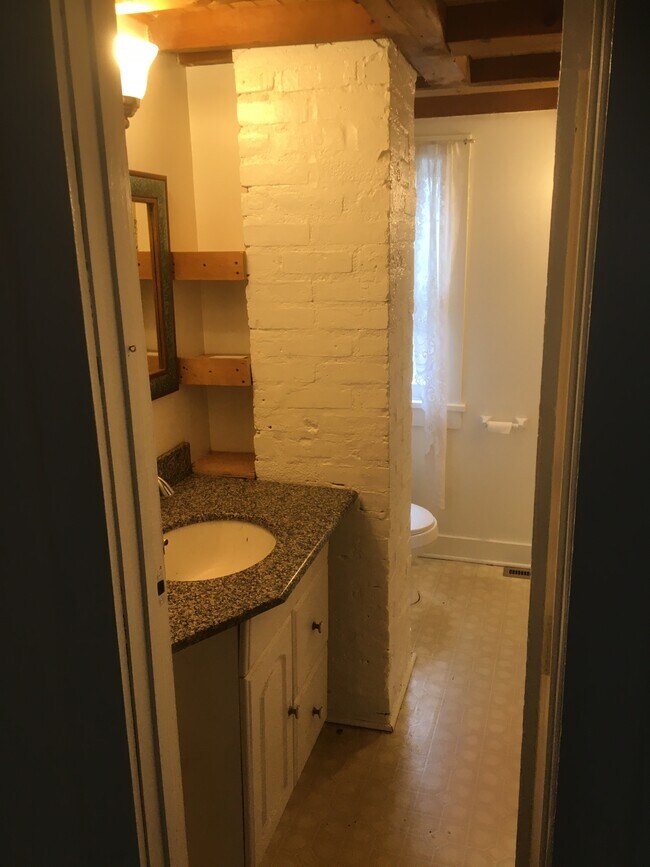 Bathroom with tub - 123 Queens Hwy