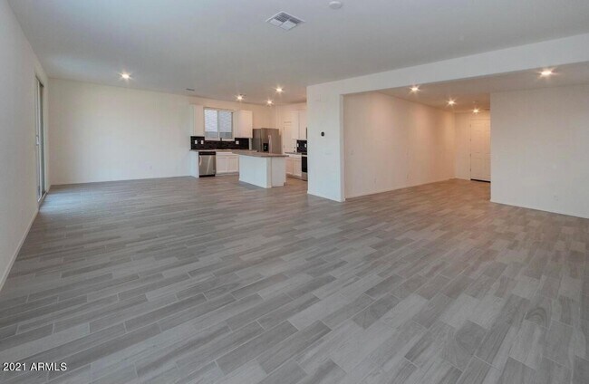 Building Photo - 7259 N 125th Dr