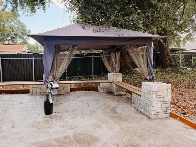 Building Photo - Home For Rent in Tampa - FULLY FENCED IN BACKYARD!