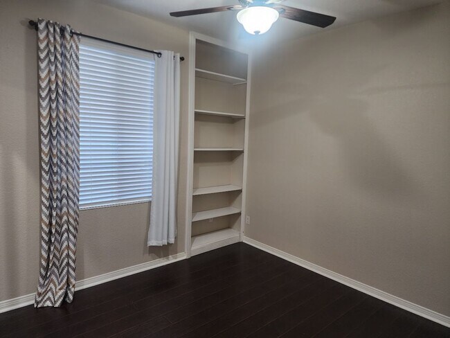 Building Photo - 4 Bedroom Single Level Home in Redhawk wit...