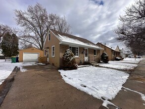 Building Photo - Recently Renovated 3 Bedroom 1 Bath Single Family Home!