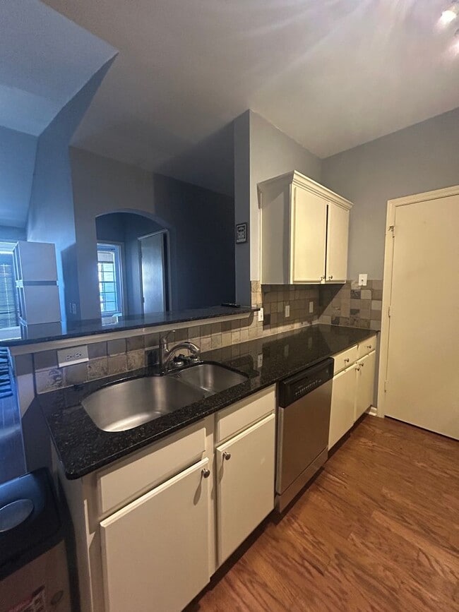 Building Photo - Modern 2-Bedroom, 2-Bath Home