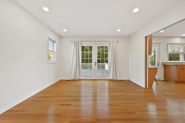 Building Photo - 53 Midbrook Ln