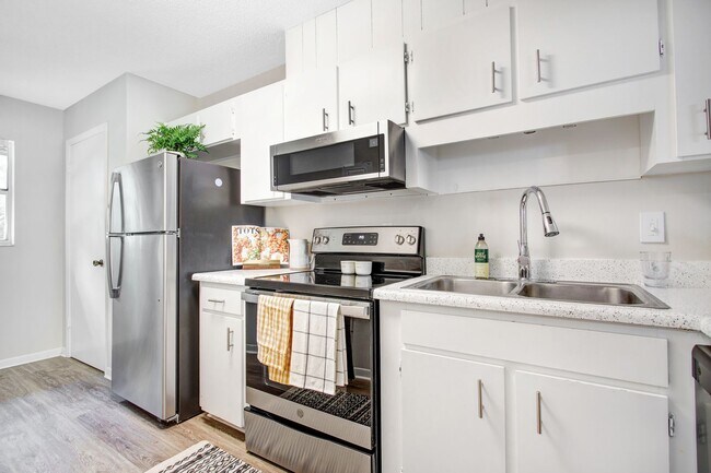 Interior Photo - The Henry Apartments | 1 & 2 Bedroom Apart...