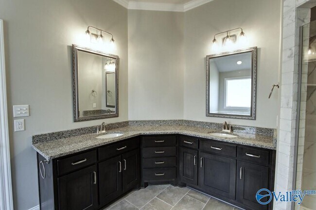 Building Photo - 17212 Stonegate Dr