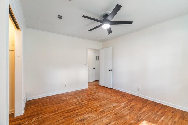 Building Photo - 301 Michael St