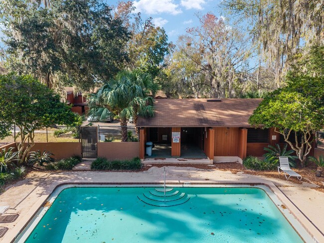 Building Photo - Spacious 3/3 townhome-style condo in Rockwood Villas with washer/dryer