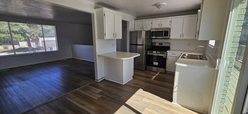Building Photo - 9831 S Darin Dr