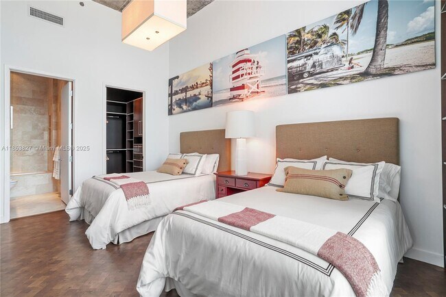 Building Photo - 5959 Collins Ave