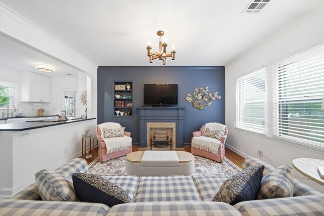 Building Photo - Charming 2-Bedroom, 1-Bath Home in Midtown