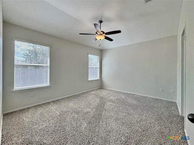 Building Photo - 916 Gentry Dr