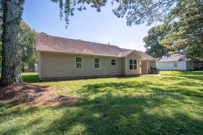 Building Photo - 107 Ann Bradley Dr