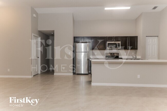 Building Photo - 873 SW Saltonstall Terrace