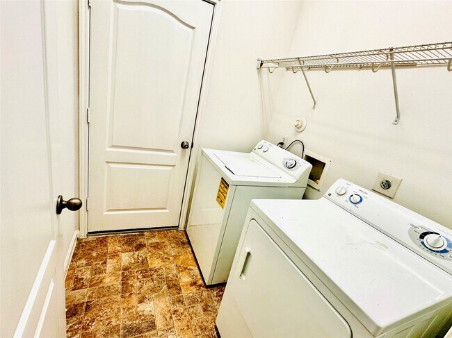Building Photo - 20747 Pine Rain Ct