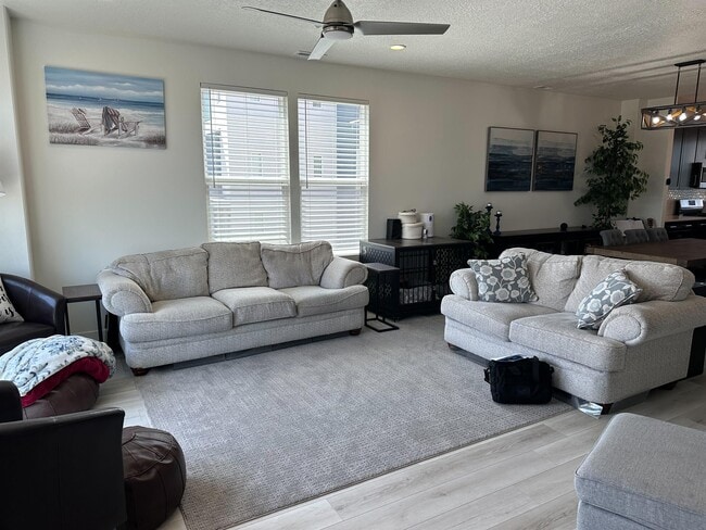 Building Photo - 4672 Vermillion Dr