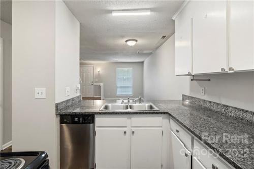 Building Photo - 3916 Briarhill Dr