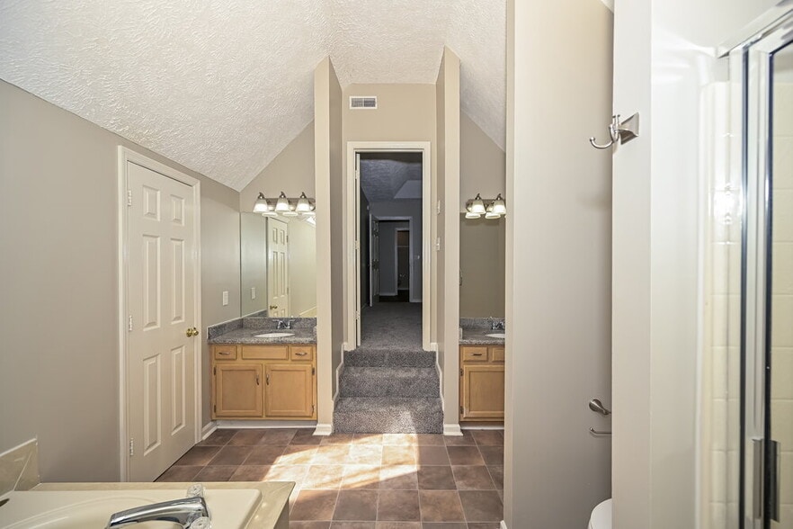Building Photo - 6005 Bradford Hills Dr
