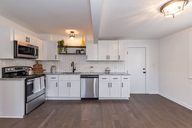 Building Photo - Amazingly large 2 bedroom home with fenced yard!