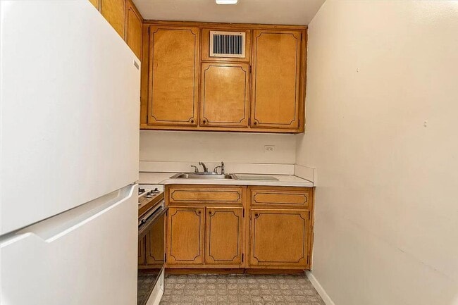 Building Photo - 102-10 66th Rd