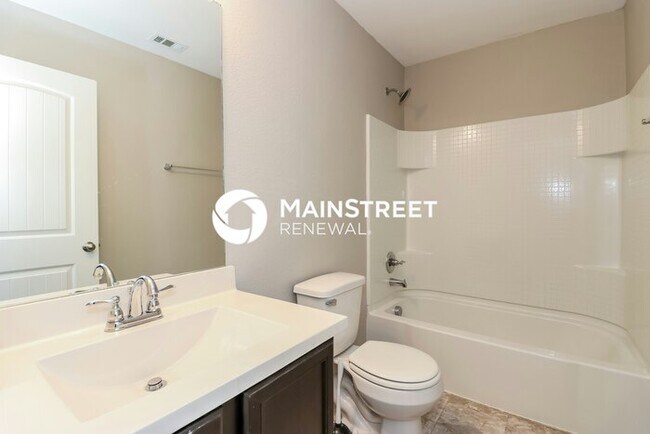 Building Photo - 3 Bedroom Pet-Friendly Home in Fort Worth, TX with Main Street Renewal
