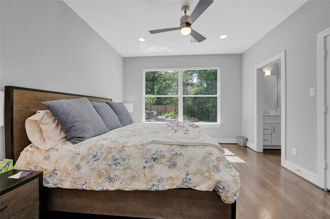 Building Photo - 19 Acorn Cluster Ct