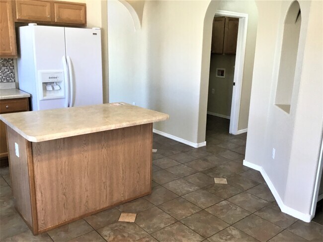 Building Photo - 500 Playful Meadows Dr NE