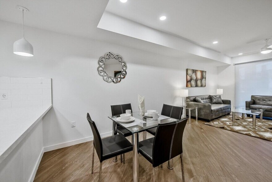 Building Photo - 375 Camino De La Reina