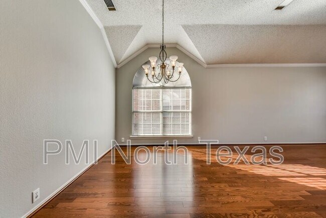 Building Photo - 10717 Camelot Dr