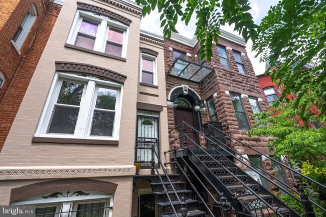 Building Photo - 1126 G St NE