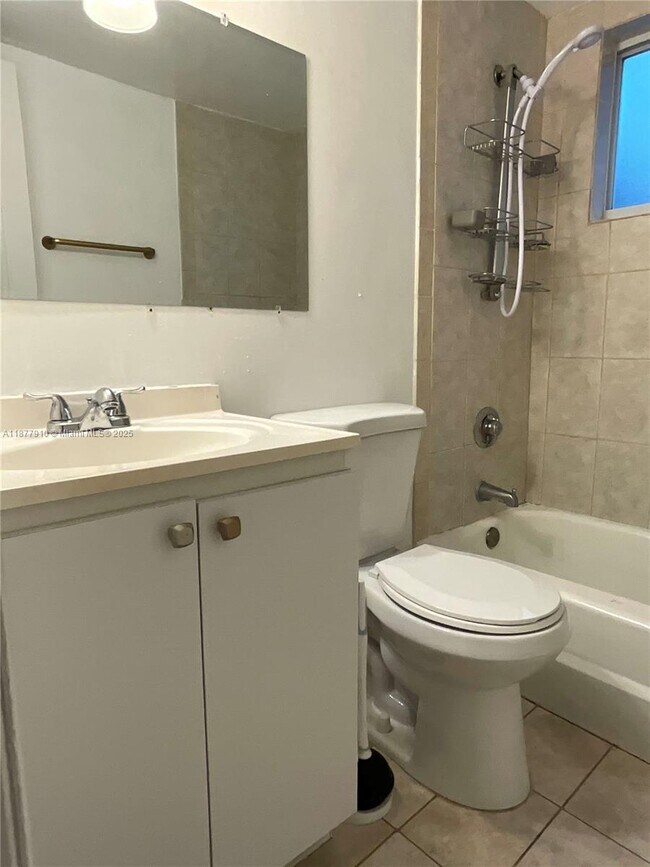 Building Photo - 3333 NW 5th Ave