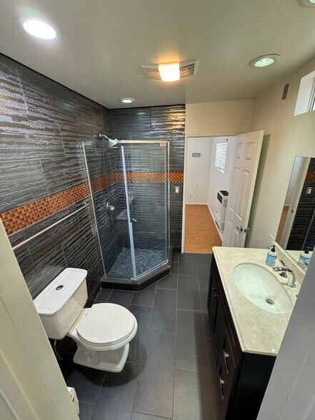 Bathroom - 217 Kelp St