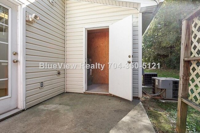 Building Photo - Beaufiful Townhouse 2 bed 1.5 bath in Monroe