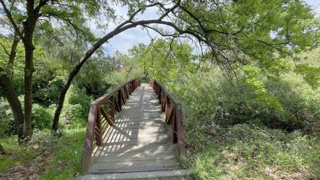 Building Photo - 554 Mt Dell Dr