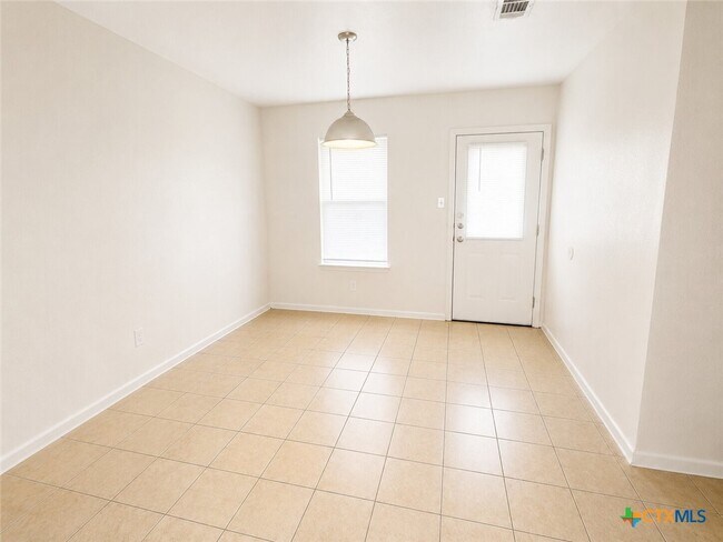 Building Photo - 1405 Dugger Cir