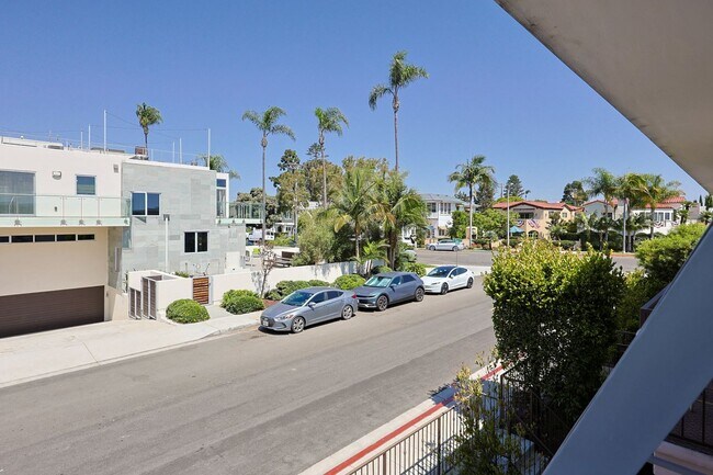 Building Photo - Spectacular 2 Bd/2Ba Glorietta Bay Condo.