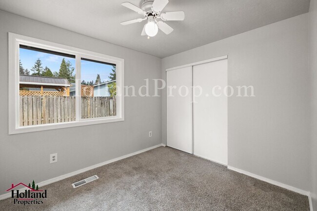 Building Photo - Fully Renovated 4-Bedroom Home with Shop, RV Parking & Expansive Yard – Oregon City