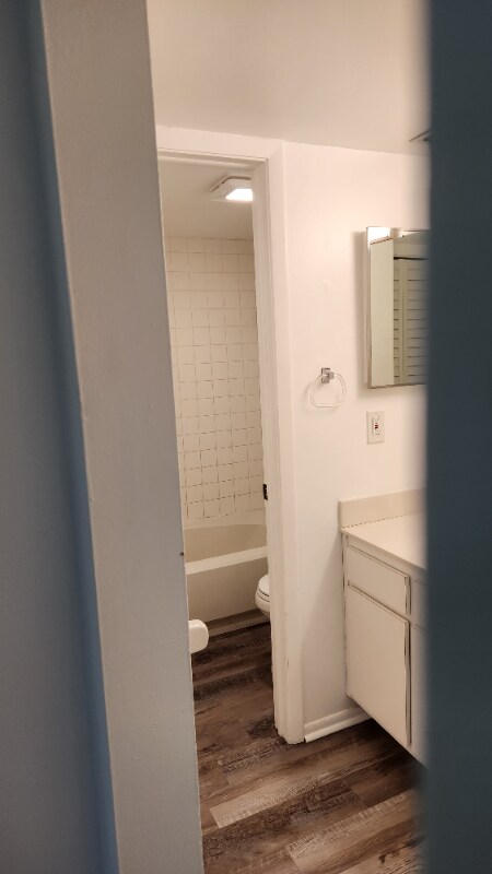 Building Photo - 420 Breakwater Dr