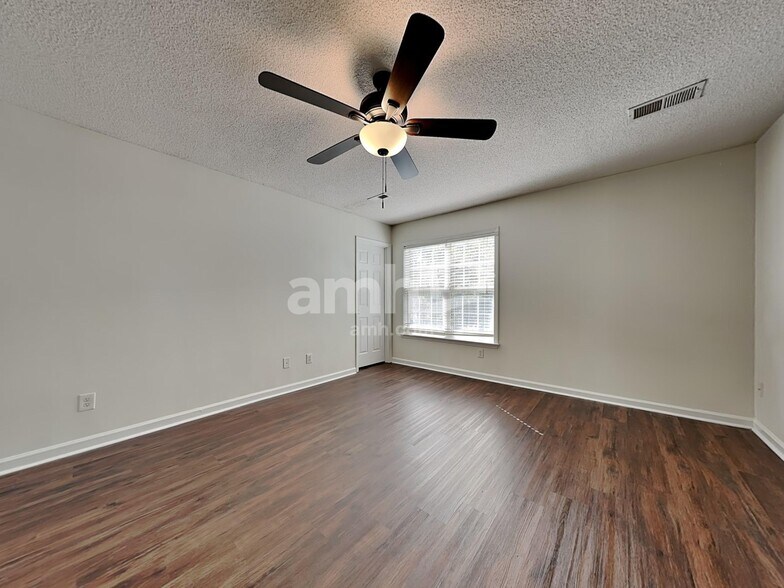 Building Photo - 134 Kimeo Way