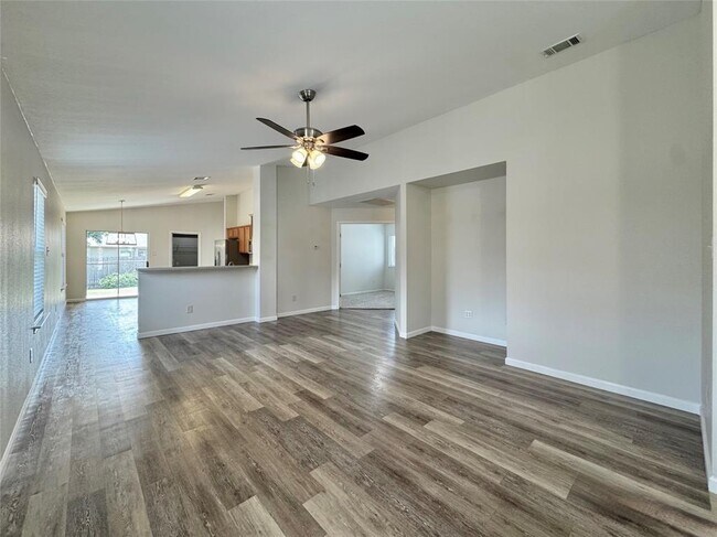 Building Photo - 916 Gentry Dr