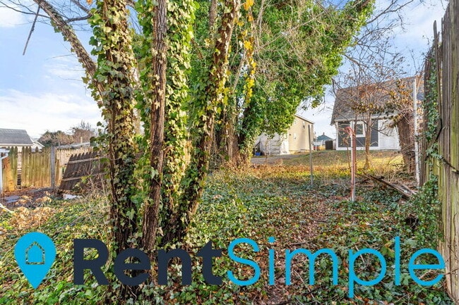 Building Photo - 430 Chase St