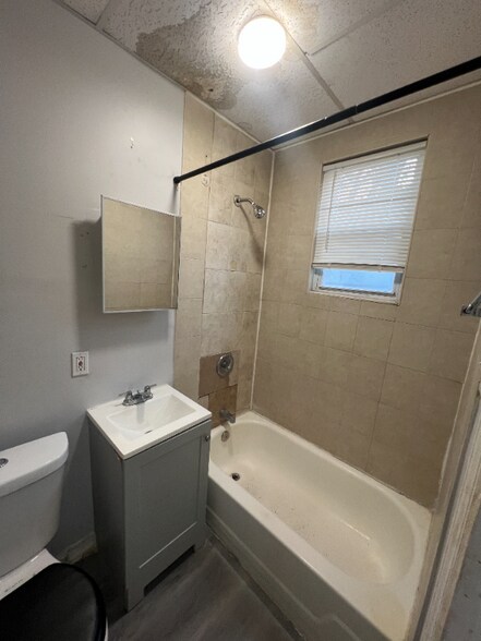 Building Photo - 4 Eaton Pl