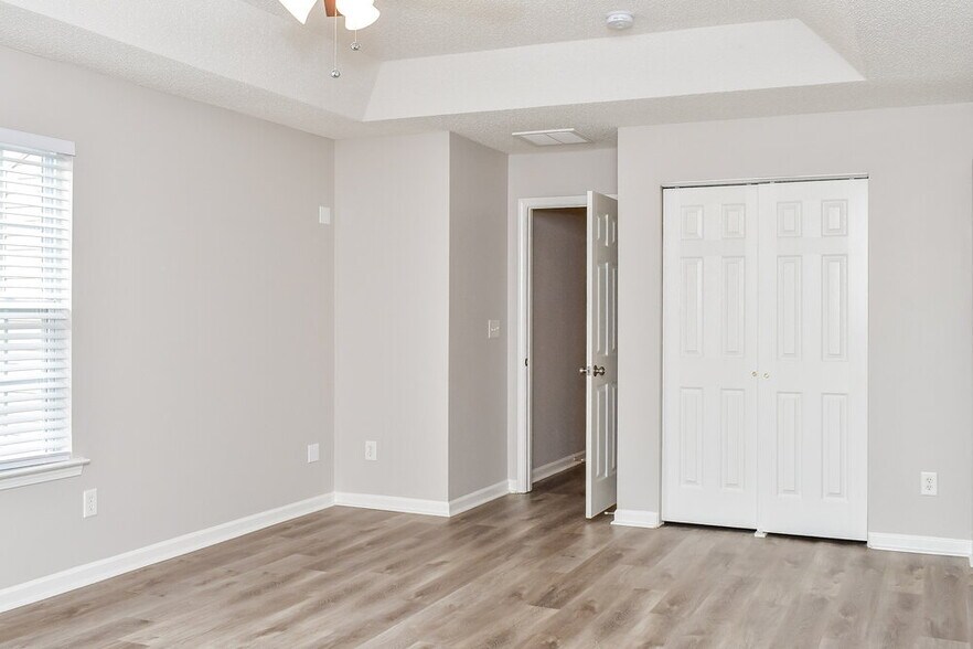 Building Photo - 12805 Coral Sunrise Dr