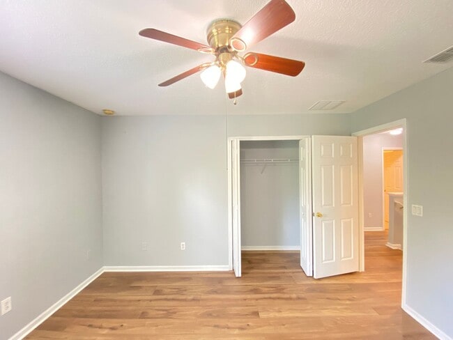 Building Photo - 5 bed / 2.5 bath Lake Nona Townhome!